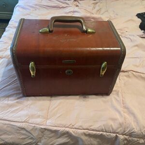Samsonite Classic Brown Train Case with Gold Accents